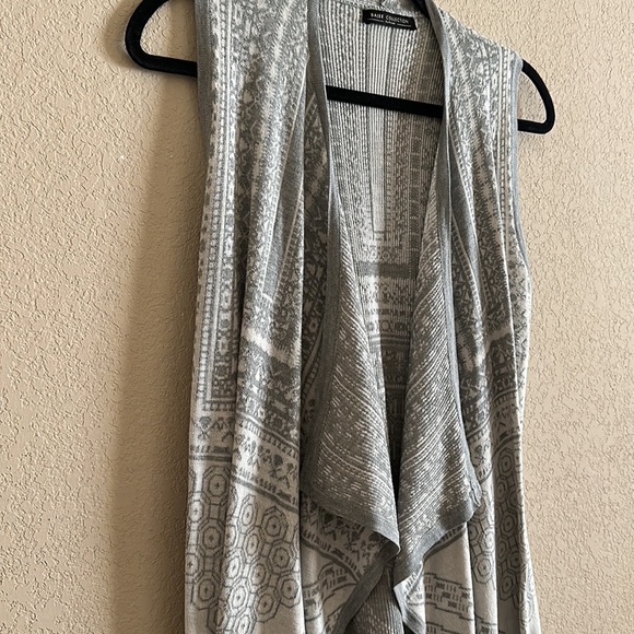 Vest - Picture 2 of 4